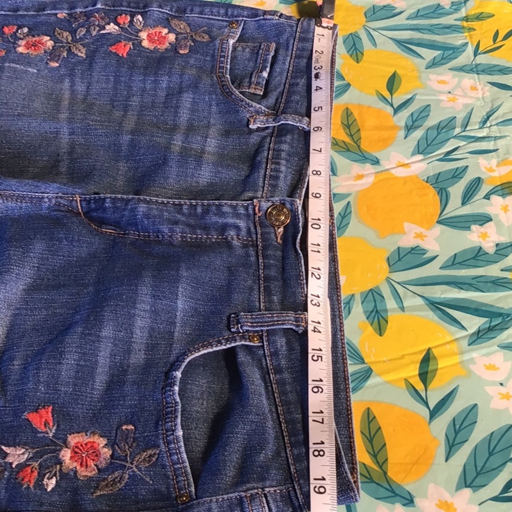 Vintage America Blue Floral Embroidered Jean Shorts - Picture 9 of 11